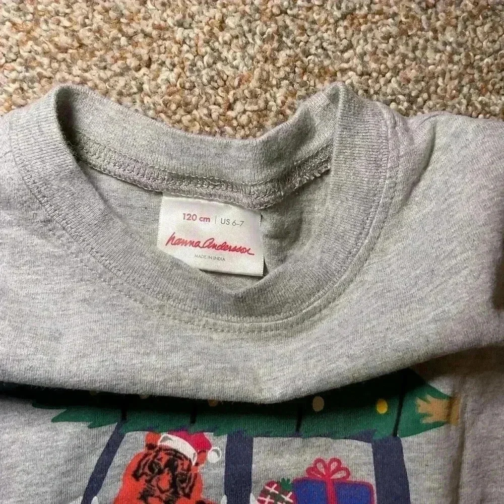 Hanna Andersson Gray Kids Shirt “Tiger Tree” with Car and Christmas Tree. 6-7
